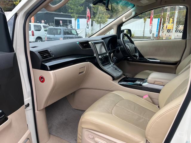 アルファードハイブリッド Ｇ　４ＷＤ　ＥＴＣ　全周囲カメラ　ナビ　ＴＶ　クリアランスソナー　オートクルーズコントロール　両側電動スライドドア　ＨＩＤ　スマートキー　電動格納ミラー　３列シート　パワーシート　オットマン　ＣＶＴ（39枚目）