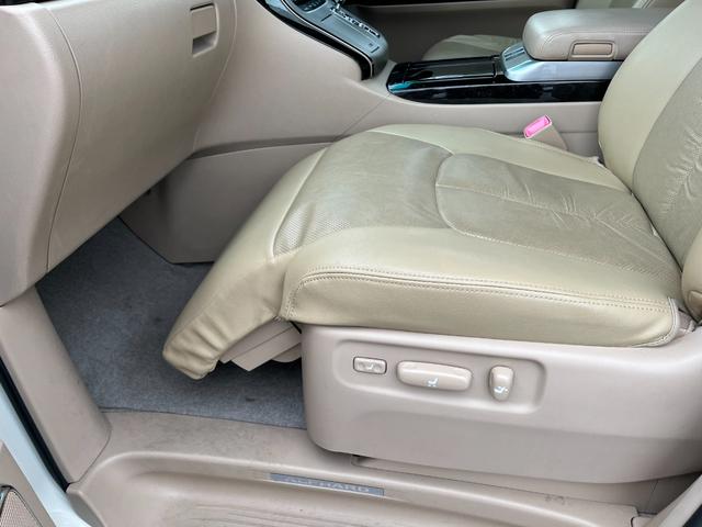 アルファードハイブリッド Ｇ　４ＷＤ　ＥＴＣ　全周囲カメラ　ナビ　ＴＶ　クリアランスソナー　オートクルーズコントロール　両側電動スライドドア　ＨＩＤ　スマートキー　電動格納ミラー　３列シート　パワーシート　オットマン　ＣＶＴ（42枚目）