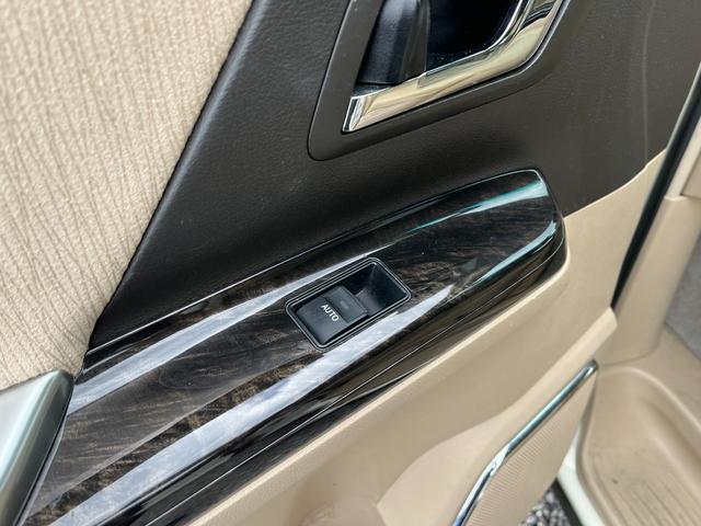 アルファードハイブリッド Ｇ　４ＷＤ　ＥＴＣ　全周囲カメラ　ナビ　ＴＶ　クリアランスソナー　オートクルーズコントロール　両側電動スライドドア　ＨＩＤ　スマートキー　電動格納ミラー　３列シート　パワーシート　オットマン　ＣＶＴ（43枚目）