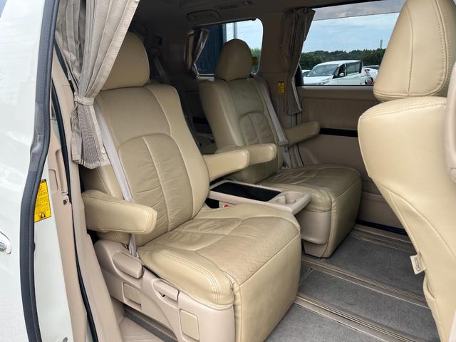 アルファードハイブリッド Ｇ　４ＷＤ　ＥＴＣ　全周囲カメラ　ナビ　ＴＶ　クリアランスソナー　オートクルーズコントロール　両側電動スライドドア　ＨＩＤ　スマートキー　電動格納ミラー　３列シート　パワーシート　オットマン　ＣＶＴ（48枚目）