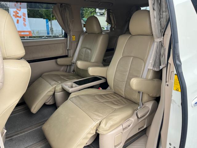 アルファードハイブリッド Ｇ　４ＷＤ　ＥＴＣ　全周囲カメラ　ナビ　ＴＶ　クリアランスソナー　オートクルーズコントロール　両側電動スライドドア　ＨＩＤ　スマートキー　電動格納ミラー　３列シート　パワーシート　オットマン　ＣＶＴ（49枚目）
