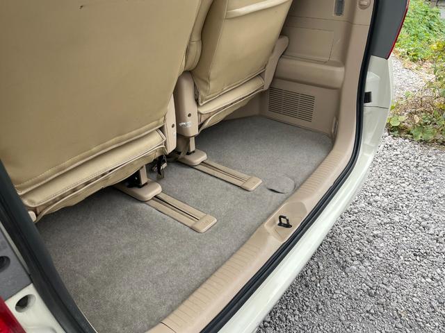 アルファードハイブリッド Ｇ　４ＷＤ　ＥＴＣ　全周囲カメラ　ナビ　ＴＶ　クリアランスソナー　オートクルーズコントロール　両側電動スライドドア　ＨＩＤ　スマートキー　電動格納ミラー　３列シート　パワーシート　オットマン　ＣＶＴ（54枚目）