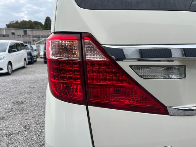 アルファードハイブリッド Ｇ　４ＷＤ　ＥＴＣ　全周囲カメラ　ナビ　ＴＶ　クリアランスソナー　オートクルーズコントロール　両側電動スライドドア　ＨＩＤ　スマートキー　電動格納ミラー　３列シート　パワーシート　オットマン　ＣＶＴ（60枚目）