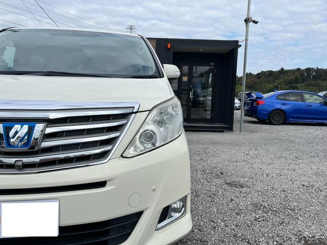 アルファードハイブリッド Ｇ　４ＷＤ　ＥＴＣ　全周囲カメラ　ナビ　ＴＶ　クリアランスソナー　オートクルーズコントロール　両側電動スライドドア　ＨＩＤ　スマートキー　電動格納ミラー　３列シート　パワーシート　オットマン　ＣＶＴ（63枚目）