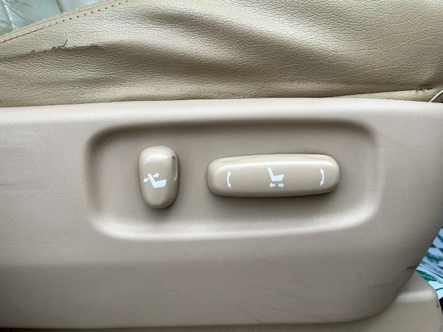 アルファードハイブリッド Ｇ　４ＷＤ　ＥＴＣ　全周囲カメラ　ナビ　ＴＶ　クリアランスソナー　オートクルーズコントロール　両側電動スライドドア　ＨＩＤ　スマートキー　電動格納ミラー　３列シート　パワーシート　オットマン　ＣＶＴ（75枚目）