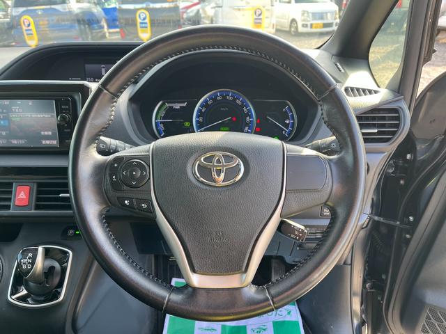 ヴォクシー ハイブリッドＶ　ＥＴＣ　バックカメラ　ナビ　ＴＶ　オートクルーズコントロール　両側電動スライドドア　オートライト　ＬＥＤヘッドランプ　スマートキー　電動格納ミラー　シートヒーター　３列シート　ＣＶＴ　アルミホイール（3枚目）