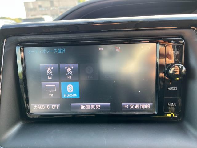 ヴォクシー ハイブリッドＶ　ＥＴＣ　バックカメラ　ナビ　ＴＶ　オートクルーズコントロール　両側電動スライドドア　オートライト　ＬＥＤヘッドランプ　スマートキー　電動格納ミラー　シートヒーター　３列シート　ＣＶＴ　アルミホイール（6枚目）