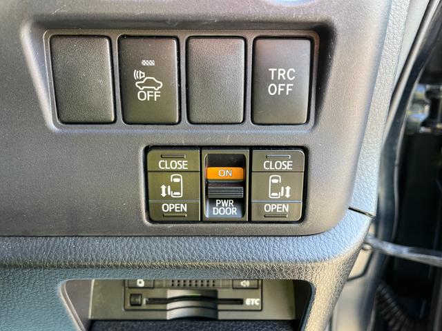 ヴォクシー ハイブリッドＶ　ＥＴＣ　バックカメラ　ナビ　ＴＶ　オートクルーズコントロール　両側電動スライドドア　オートライト　ＬＥＤヘッドランプ　スマートキー　電動格納ミラー　シートヒーター　３列シート　ＣＶＴ　アルミホイール（7枚目）