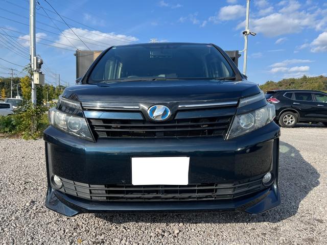 ヴォクシー ハイブリッドＶ　ＥＴＣ　バックカメラ　ナビ　ＴＶ　オートクルーズコントロール　両側電動スライドドア　オートライト　ＬＥＤヘッドランプ　スマートキー　電動格納ミラー　シートヒーター　３列シート　ＣＶＴ　アルミホイール（12枚目）