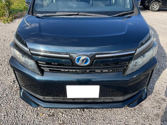 ヴォクシー ハイブリッドＶ　ＥＴＣ　バックカメラ　ナビ　ＴＶ　オートクルーズコントロール　両側電動スライドドア　オートライト　ＬＥＤヘッドランプ　スマートキー　電動格納ミラー　シートヒーター　３列シート　ＣＶＴ　アルミホイール（13枚目）