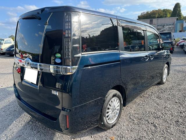 ヴォクシー ハイブリッドＶ　ＥＴＣ　バックカメラ　ナビ　ＴＶ　オートクルーズコントロール　両側電動スライドドア　オートライト　ＬＥＤヘッドランプ　スマートキー　電動格納ミラー　シートヒーター　３列シート　ＣＶＴ　アルミホイール（21枚目）