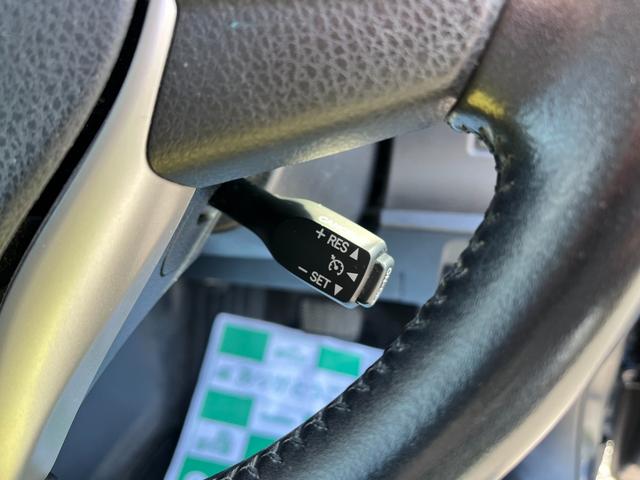 ヴォクシー ハイブリッドＶ　ＥＴＣ　バックカメラ　ナビ　ＴＶ　オートクルーズコントロール　両側電動スライドドア　オートライト　ＬＥＤヘッドランプ　スマートキー　電動格納ミラー　シートヒーター　３列シート　ＣＶＴ　アルミホイール（28枚目）