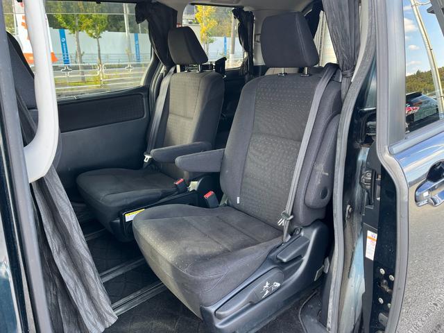 ヴォクシー ハイブリッドＶ　ＥＴＣ　バックカメラ　ナビ　ＴＶ　オートクルーズコントロール　両側電動スライドドア　オートライト　ＬＥＤヘッドランプ　スマートキー　電動格納ミラー　シートヒーター　３列シート　ＣＶＴ　アルミホイール（35枚目）