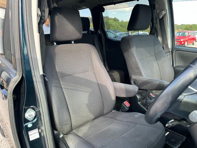 ヴォクシー ハイブリッドＶ　ＥＴＣ　バックカメラ　ナビ　ＴＶ　オートクルーズコントロール　両側電動スライドドア　オートライト　ＬＥＤヘッドランプ　スマートキー　電動格納ミラー　シートヒーター　３列シート　ＣＶＴ　アルミホイール（37枚目）