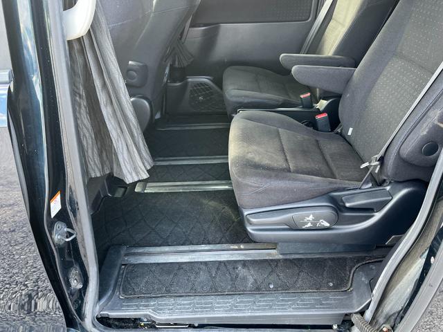 ヴォクシー ハイブリッドＶ　ＥＴＣ　バックカメラ　ナビ　ＴＶ　オートクルーズコントロール　両側電動スライドドア　オートライト　ＬＥＤヘッドランプ　スマートキー　電動格納ミラー　シートヒーター　３列シート　ＣＶＴ　アルミホイール（38枚目）