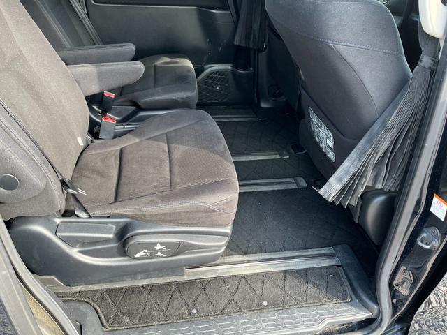 ヴォクシー ハイブリッドＶ　ＥＴＣ　バックカメラ　ナビ　ＴＶ　オートクルーズコントロール　両側電動スライドドア　オートライト　ＬＥＤヘッドランプ　スマートキー　電動格納ミラー　シートヒーター　３列シート　ＣＶＴ　アルミホイール（39枚目）