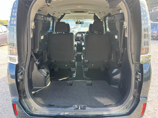 ヴォクシー ハイブリッドＶ　ＥＴＣ　バックカメラ　ナビ　ＴＶ　オートクルーズコントロール　両側電動スライドドア　オートライト　ＬＥＤヘッドランプ　スマートキー　電動格納ミラー　シートヒーター　３列シート　ＣＶＴ　アルミホイール（43枚目）