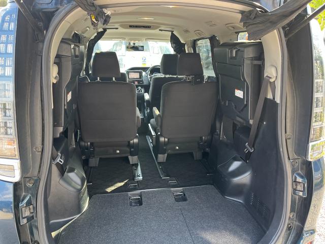 ヴォクシー ハイブリッドＶ　ＥＴＣ　バックカメラ　ナビ　ＴＶ　オートクルーズコントロール　両側電動スライドドア　オートライト　ＬＥＤヘッドランプ　スマートキー　電動格納ミラー　シートヒーター　３列シート　ＣＶＴ　アルミホイール（46枚目）