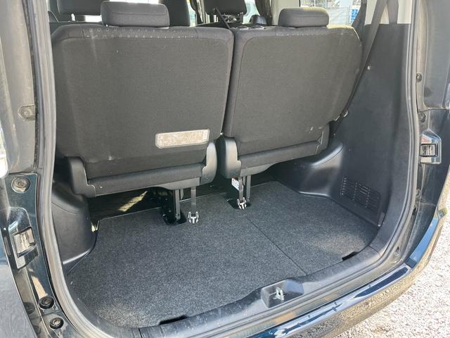 ヴォクシー ハイブリッドＶ　ＥＴＣ　バックカメラ　ナビ　ＴＶ　オートクルーズコントロール　両側電動スライドドア　オートライト　ＬＥＤヘッドランプ　スマートキー　電動格納ミラー　シートヒーター　３列シート　ＣＶＴ　アルミホイール（47枚目）