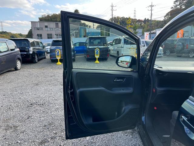 ヴォクシー ハイブリッドＶ　ＥＴＣ　バックカメラ　ナビ　ＴＶ　オートクルーズコントロール　両側電動スライドドア　オートライト　ＬＥＤヘッドランプ　スマートキー　電動格納ミラー　シートヒーター　３列シート　ＣＶＴ　アルミホイール（49枚目）