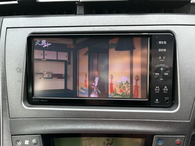 プリウス Ｓ　後期型ＢＴ接続ナビＢカメラ地デジ車検二年　ＥＴＣ　バックカメラ　ナビ　ＴＶ　アルミホイール　オートライト　ＨＩＤ　ＣＶＴ　スマートキー　電動格納ミラー　盗難防止システム　ＣＤ　ＤＶＤ再生（7枚目）
