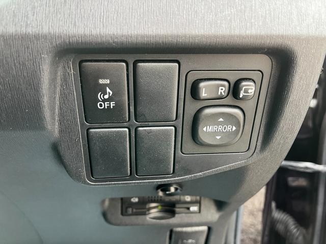 プリウス Ｓ　後期型ＢＴ接続ナビＢカメラ地デジ車検二年　ＥＴＣ　バックカメラ　ナビ　ＴＶ　アルミホイール　オートライト　ＨＩＤ　ＣＶＴ　スマートキー　電動格納ミラー　盗難防止システム　ＣＤ　ＤＶＤ再生（12枚目）