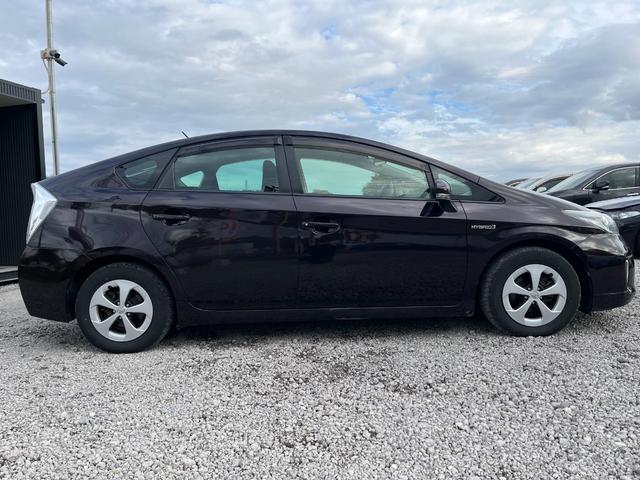 プリウス Ｓ　後期型ＢＴ接続ナビＢカメラ地デジ車検二年　ＥＴＣ　バックカメラ　ナビ　ＴＶ　アルミホイール　オートライト　ＨＩＤ　ＣＶＴ　スマートキー　電動格納ミラー　盗難防止システム　ＣＤ　ＤＶＤ再生（16枚目）