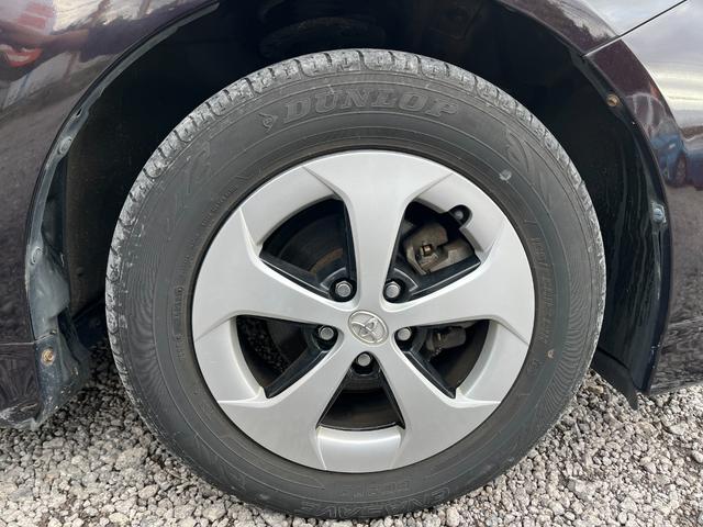 プリウス Ｓ　後期型ＢＴ接続ナビＢカメラ地デジ車検二年　ＥＴＣ　バックカメラ　ナビ　ＴＶ　アルミホイール　オートライト　ＨＩＤ　ＣＶＴ　スマートキー　電動格納ミラー　盗難防止システム　ＣＤ　ＤＶＤ再生（22枚目）