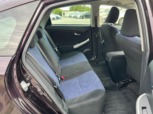 プリウス Ｓ　後期型ＢＴ接続ナビＢカメラ地デジ車検二年　ＥＴＣ　バックカメラ　ナビ　ＴＶ　アルミホイール　オートライト　ＨＩＤ　ＣＶＴ　スマートキー　電動格納ミラー　盗難防止システム　ＣＤ　ＤＶＤ再生（36枚目）