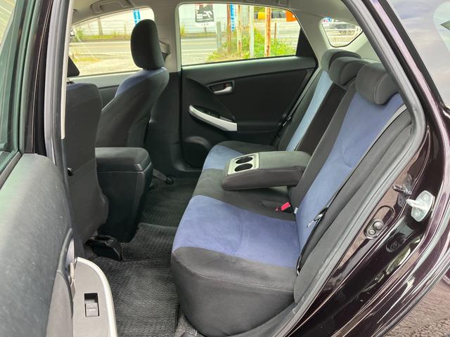 プリウス Ｓ　後期型ＢＴ接続ナビＢカメラ地デジ車検二年　ＥＴＣ　バックカメラ　ナビ　ＴＶ　アルミホイール　オートライト　ＨＩＤ　ＣＶＴ　スマートキー　電動格納ミラー　盗難防止システム　ＣＤ　ＤＶＤ再生（38枚目）