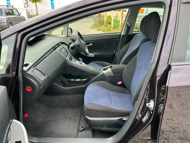 プリウス Ｓ　後期型ＢＴ接続ナビＢカメラ地デジ車検二年　ＥＴＣ　バックカメラ　ナビ　ＴＶ　アルミホイール　オートライト　ＨＩＤ　ＣＶＴ　スマートキー　電動格納ミラー　盗難防止システム　ＣＤ　ＤＶＤ再生（40枚目）