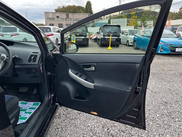 プリウス Ｓ　後期型ＢＴ接続ナビＢカメラ地デジ車検二年　ＥＴＣ　バックカメラ　ナビ　ＴＶ　アルミホイール　オートライト　ＨＩＤ　ＣＶＴ　スマートキー　電動格納ミラー　盗難防止システム　ＣＤ　ＤＶＤ再生（46枚目）
