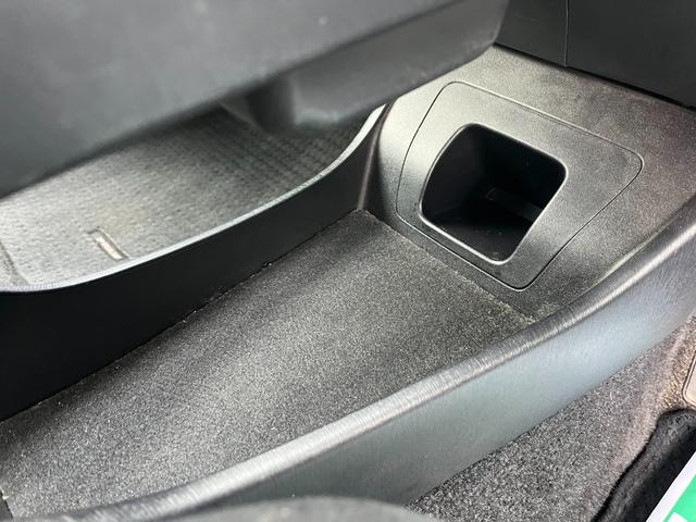 プリウス Ｓ　後期型ＢＴ接続ナビＢカメラ地デジ車検二年　ＥＴＣ　バックカメラ　ナビ　ＴＶ　アルミホイール　オートライト　ＨＩＤ　ＣＶＴ　スマートキー　電動格納ミラー　盗難防止システム　ＣＤ　ＤＶＤ再生（48枚目）