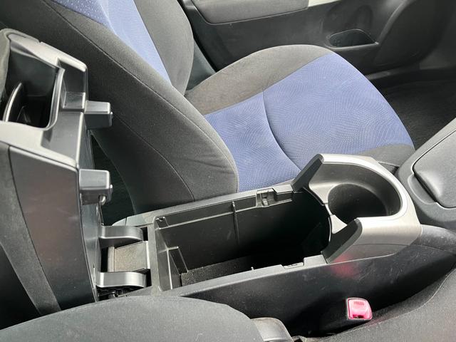 プリウス Ｓ　後期型ＢＴ接続ナビＢカメラ地デジ車検二年　ＥＴＣ　バックカメラ　ナビ　ＴＶ　アルミホイール　オートライト　ＨＩＤ　ＣＶＴ　スマートキー　電動格納ミラー　盗難防止システム　ＣＤ　ＤＶＤ再生（49枚目）