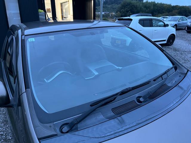 ｉＱ １３０Ｇ　レザーパッケージ　ＥＴＣ　ナビ　ＴＶ　アルミホイール　スマートキー　電動格納ミラー　ＣＶＴ　盗難防止システム　衝突安全ボディ　ＡＢＳ　ＥＳＣ　ＣＤ　ミュージックプレイヤー接続可　エアコン　パワーステアリング（41枚目）