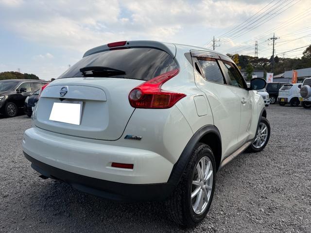 ジューク １５ＲＳ　タイプＶ　ＥＴＣ　バックカメラ　ＴＶ　アルミホイール　電動格納ミラー　ＣＶＴ　衝突安全ボディ　ＣＤ　ＤＶＤ再生　ＵＳＢ　ミュージックプレイヤー接続可　Ｂｌｕｅｔｏｏｔｈ　ＡＢＳ　エアコン　パワーステアリング（16枚目）