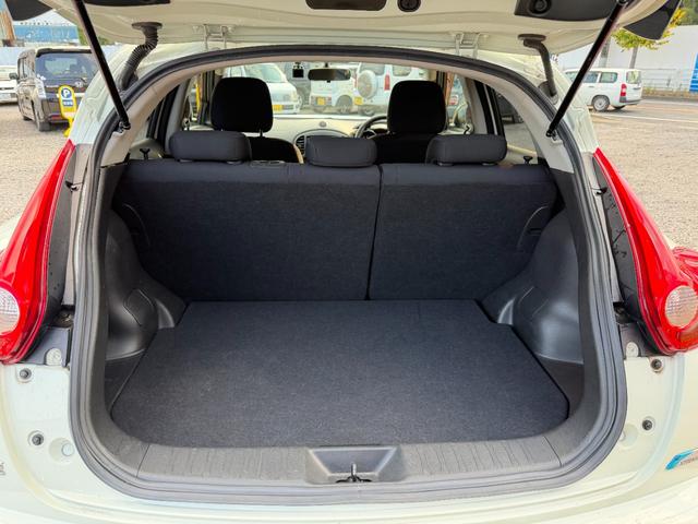 ジューク １５ＲＳ　タイプＶ　ＥＴＣ　バックカメラ　ＴＶ　アルミホイール　電動格納ミラー　ＣＶＴ　衝突安全ボディ　ＣＤ　ＤＶＤ再生　ＵＳＢ　ミュージックプレイヤー接続可　Ｂｌｕｅｔｏｏｔｈ　ＡＢＳ　エアコン　パワーステアリング（18枚目）