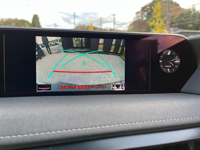 ギヤをリバースに入れると車両後方の映像を映し出し、バック時の後方視界をサポートするリヤビューカメラ！