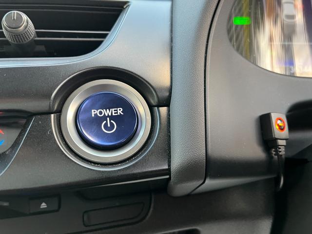 【スマートキー＆プッシュスタート】ポケットに入れたまま鍵の開閉、エンジンの始動まで行えます。