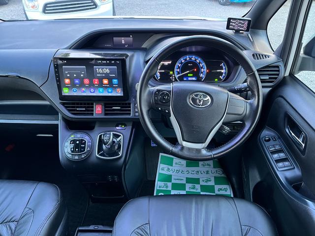 ヴォクシー ハイブリッドＶ　モデリスタエアロ両側電動ドアＬＥＤヘッドＥＴＣスマートキー　ＥＴＣ　オートクルーズコントロール　両側電動スライドドア　ＬＥＤヘッドランプ　スマートキー　電動格納ミラー　シートヒーター　３列シート（2枚目）