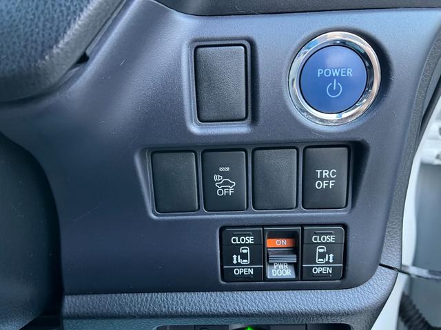 ヴォクシー ハイブリッドＶ　モデリスタエアロ両側電動ドアＬＥＤヘッドＥＴＣスマートキー　ＥＴＣ　オートクルーズコントロール　両側電動スライドドア　ＬＥＤヘッドランプ　スマートキー　電動格納ミラー　シートヒーター　３列シート（7枚目）