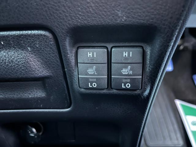 ヴォクシー ハイブリッドＶ　モデリスタエアロ両側電動ドアＬＥＤヘッドＥＴＣスマートキー　ＥＴＣ　オートクルーズコントロール　両側電動スライドドア　ＬＥＤヘッドランプ　スマートキー　電動格納ミラー　シートヒーター　３列シート（8枚目）