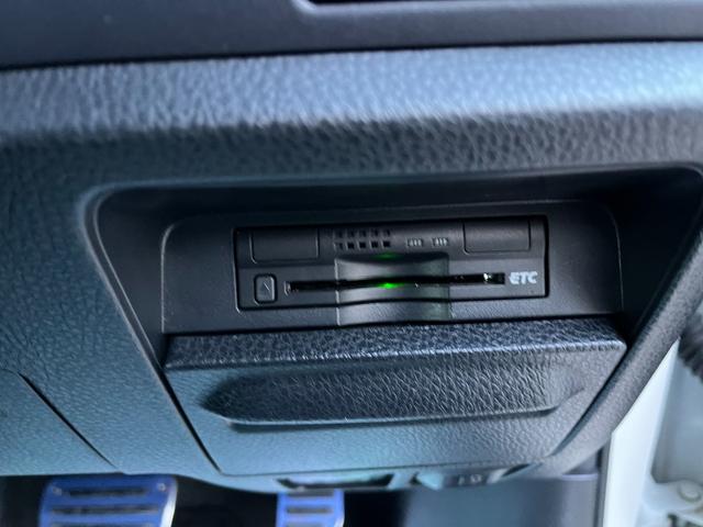 ヴォクシー ハイブリッドＶ　モデリスタエアロ両側電動ドアＬＥＤヘッドＥＴＣスマートキー　ＥＴＣ　オートクルーズコントロール　両側電動スライドドア　ＬＥＤヘッドランプ　スマートキー　電動格納ミラー　シートヒーター　３列シート（10枚目）