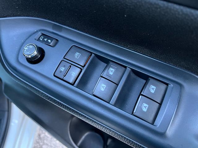 ヴォクシー ハイブリッドＶ　モデリスタエアロ両側電動ドアＬＥＤヘッドＥＴＣスマートキー　ＥＴＣ　オートクルーズコントロール　両側電動スライドドア　ＬＥＤヘッドランプ　スマートキー　電動格納ミラー　シートヒーター　３列シート（11枚目）