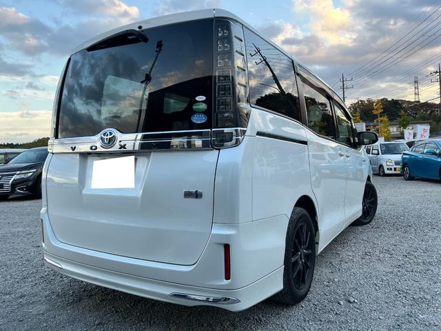 ヴォクシー ハイブリッドＶ　モデリスタエアロ両側電動ドアＬＥＤヘッドＥＴＣスマートキー　ＥＴＣ　オートクルーズコントロール　両側電動スライドドア　ＬＥＤヘッドランプ　スマートキー　電動格納ミラー　シートヒーター　３列シート（14枚目）