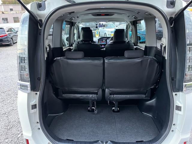 ヴォクシー ハイブリッドＶ　モデリスタエアロ両側電動ドアＬＥＤヘッドＥＴＣスマートキー　ＥＴＣ　オートクルーズコントロール　両側電動スライドドア　ＬＥＤヘッドランプ　スマートキー　電動格納ミラー　シートヒーター　３列シート（17枚目）