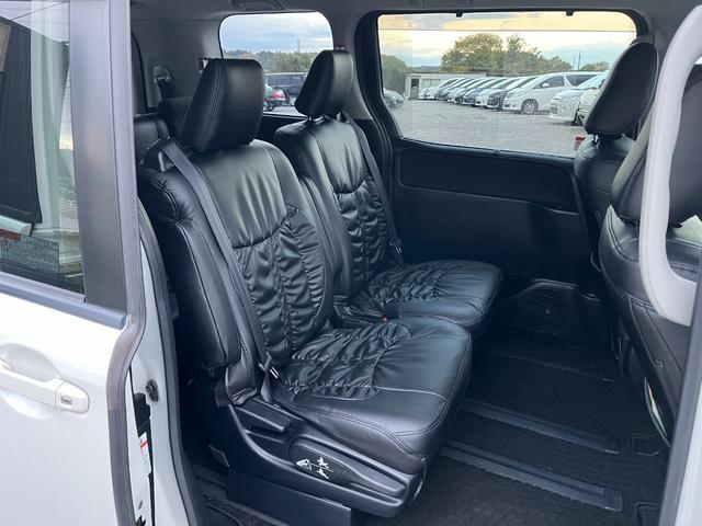 ヴォクシー ハイブリッドＶ　モデリスタエアロ両側電動ドアＬＥＤヘッドＥＴＣスマートキー　ＥＴＣ　オートクルーズコントロール　両側電動スライドドア　ＬＥＤヘッドランプ　スマートキー　電動格納ミラー　シートヒーター　３列シート（32枚目）