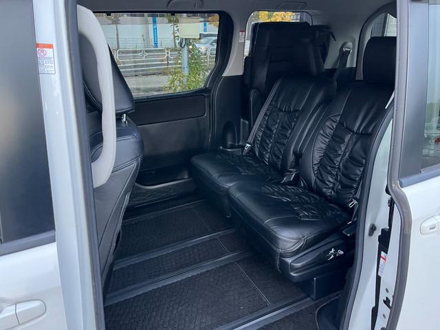 ヴォクシー ハイブリッドＶ　モデリスタエアロ両側電動ドアＬＥＤヘッドＥＴＣスマートキー　ＥＴＣ　オートクルーズコントロール　両側電動スライドドア　ＬＥＤヘッドランプ　スマートキー　電動格納ミラー　シートヒーター　３列シート（33枚目）