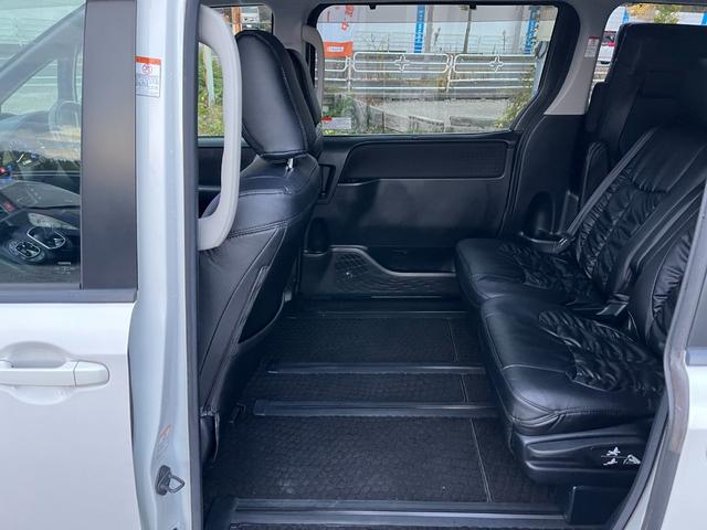 ヴォクシー ハイブリッドＶ　モデリスタエアロ両側電動ドアＬＥＤヘッドＥＴＣスマートキー　ＥＴＣ　オートクルーズコントロール　両側電動スライドドア　ＬＥＤヘッドランプ　スマートキー　電動格納ミラー　シートヒーター　３列シート（36枚目）