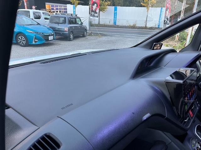ヴォクシー ハイブリッドＶ　モデリスタエアロ両側電動ドアＬＥＤヘッドＥＴＣスマートキー　ＥＴＣ　オートクルーズコントロール　両側電動スライドドア　ＬＥＤヘッドランプ　スマートキー　電動格納ミラー　シートヒーター　３列シート（40枚目）